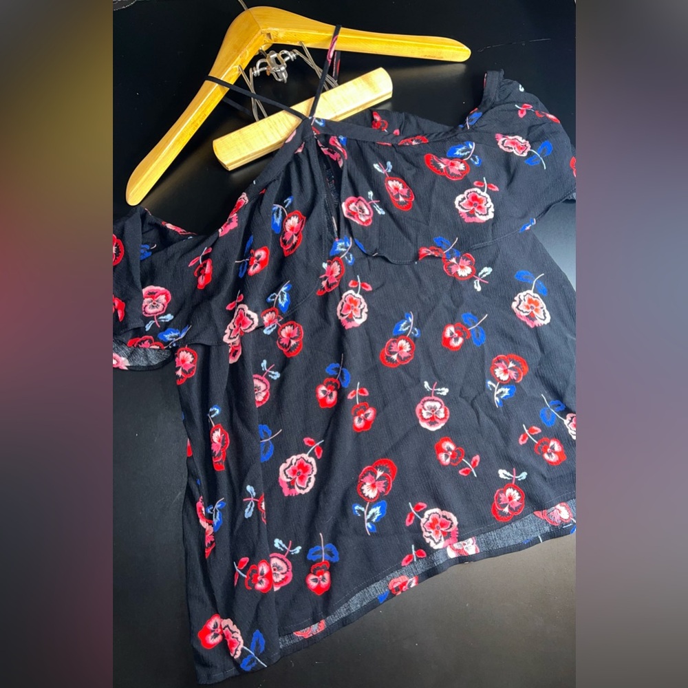 EXPRESS Black Floral Halter Strap off Shoulder Top Size Large EUC